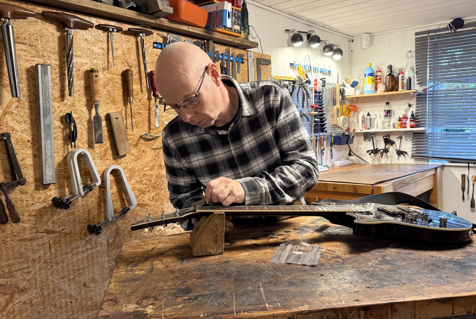 Why Is My Guitar Hard to Play? – How to Adjust the Guitar Nut – image 4