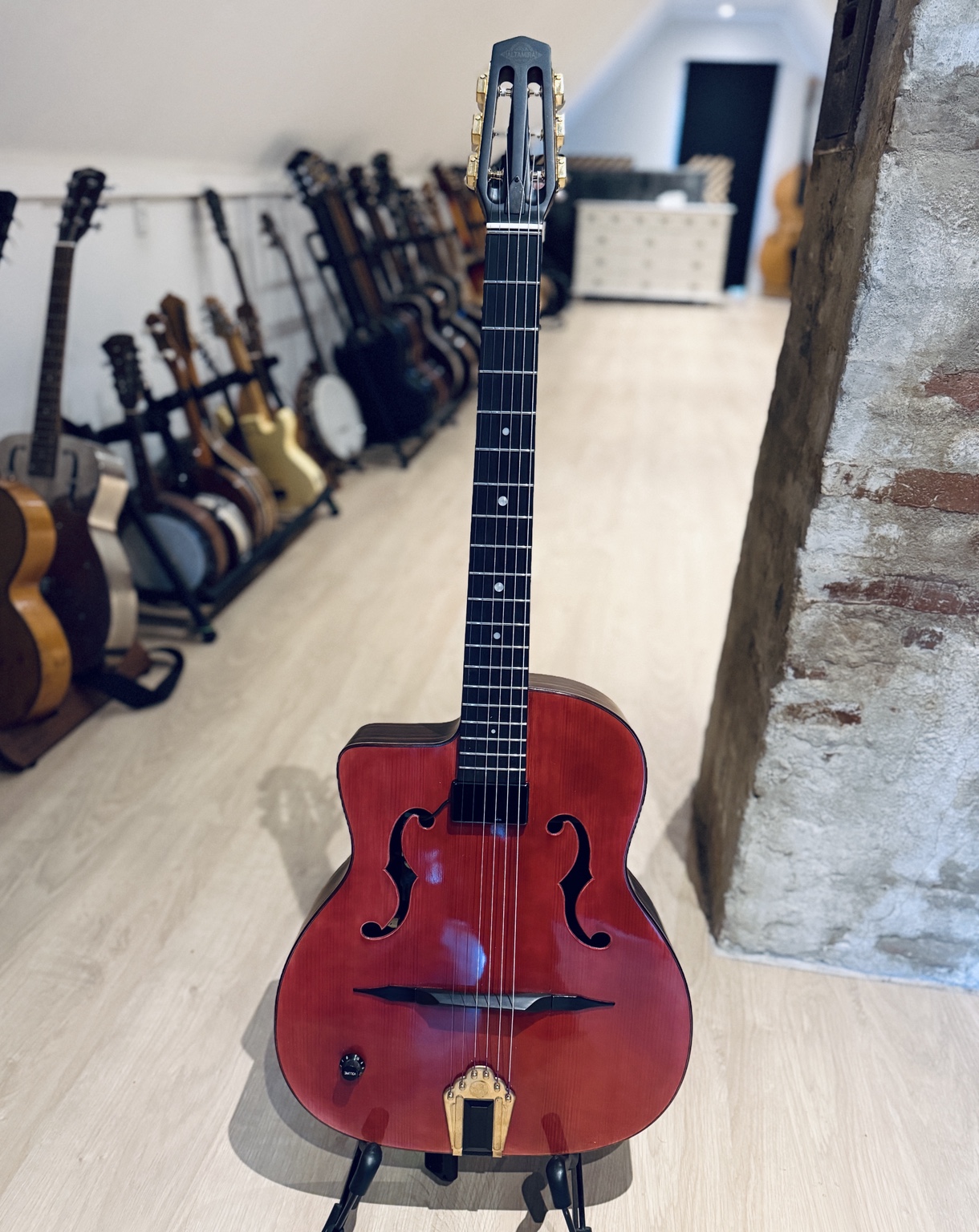 Humbucker på archtop- og gypsyjazz-guitar – montering og strengevalg – image 4