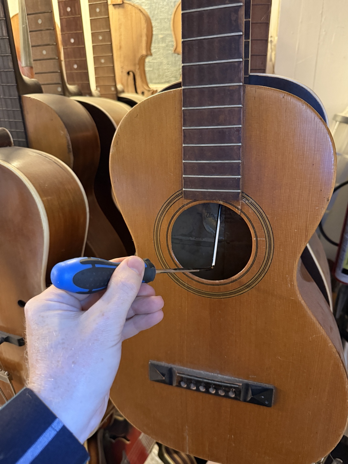Ajuste del alma de la guitarra (truss rod) – La curvatura del mástil – image 2